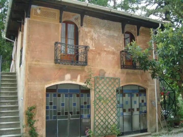 Monolocale In Villino Liberty